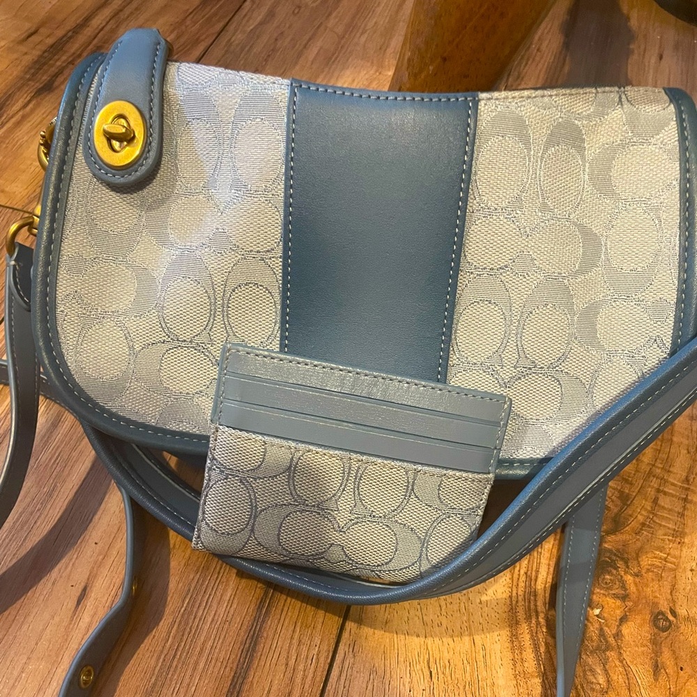 coach swinger light blue